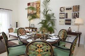 ELEGANT DINING