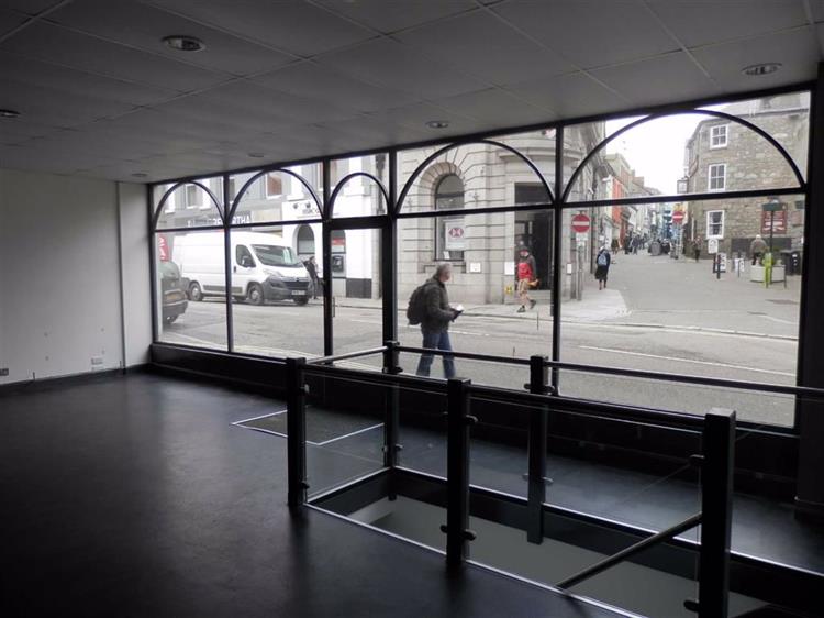 Retail Property To Let in Market Place, Penzance, TR18 2JD