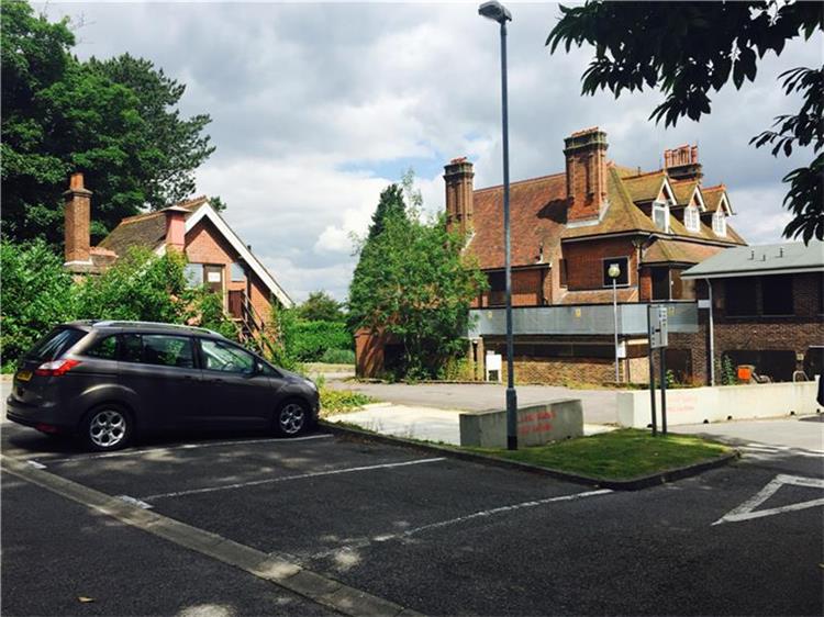 Residential Property For Sale in Crowborough, East Sussex, TN6 1AR