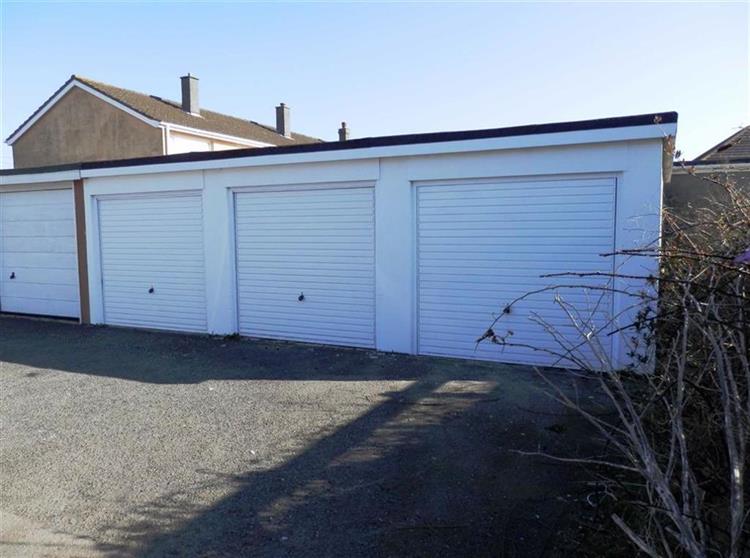 Residential Property For Sale in Bosmeor Park, Redruth, TR15 3JN