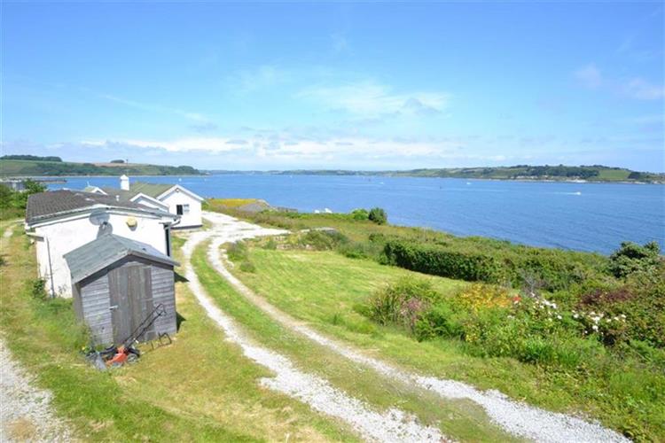 Residential Property For Sale in Castle Drive, Falmouth, TR11 4NQ