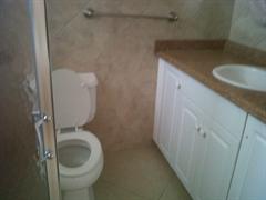MODERN BATHROOM WITH DOUBLE VANITY UNIT