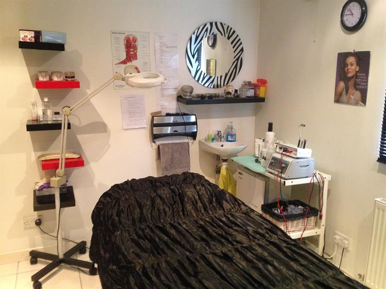 High Street Retail Property For Sale in Salon Guzelim, 13 Victoria