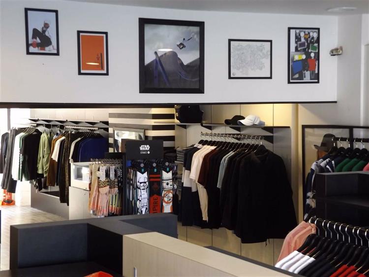 Retail Property For Sale in Arwenack Street, Falmouth, TR11 3JA