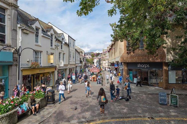 Retail Property To Let in Pydar Street, Truro, Cornwall, TR1 2AR