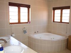 Main Bathtroom