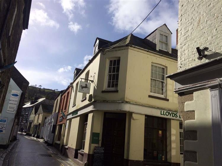 Retail Property For Sale in 7 Fore Street, Mevagissey, Cornwall, PL26 6UQ