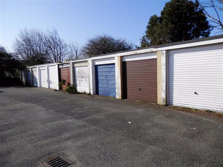 Residential Property For Sale in Bosmeor Park, Redruth, TR15 3JN